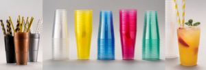 Varios vasos de plástico