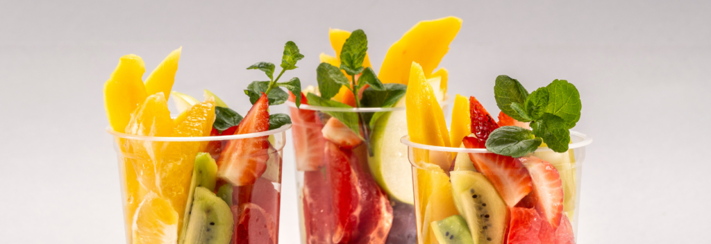 Potes plástico reciclables ensalada de fruta